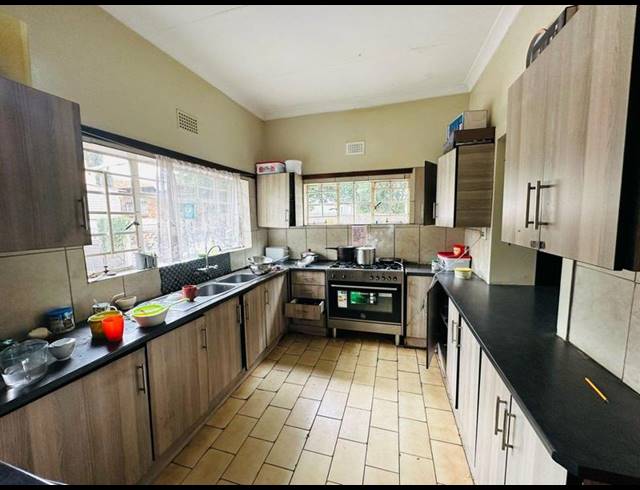 12 BEDROOM HOUSE FOR SALE IN WEBBER